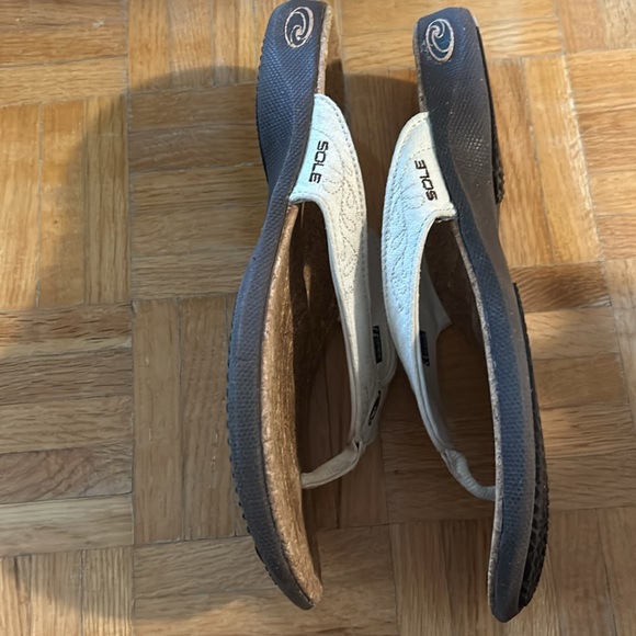 Sole - Picture 3 of 8